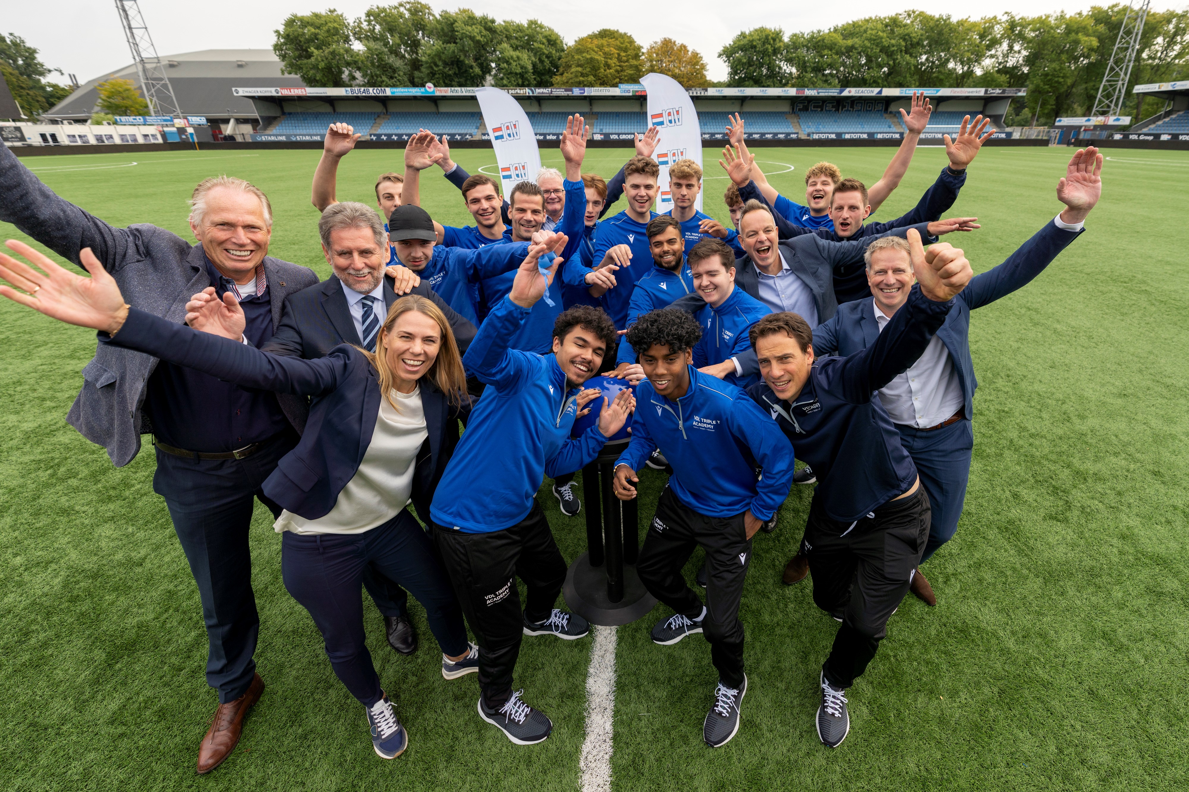 Met VDL Triple T Academy biedt VDL Groep samen met Mikrocentrum en FC Eindhoven BBL-leerlingen extra vaardigheden